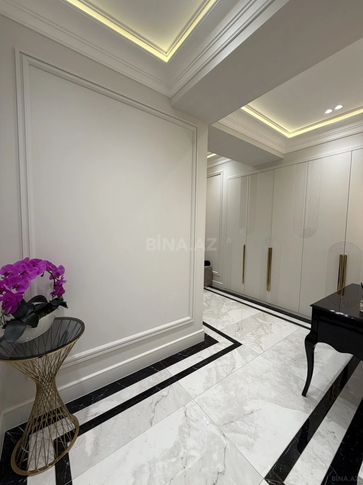 Satılır 4 otaqlı mənzil 140 m²