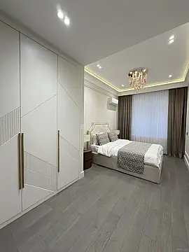 Satılır 4 otaqlı mənzil 140 m²