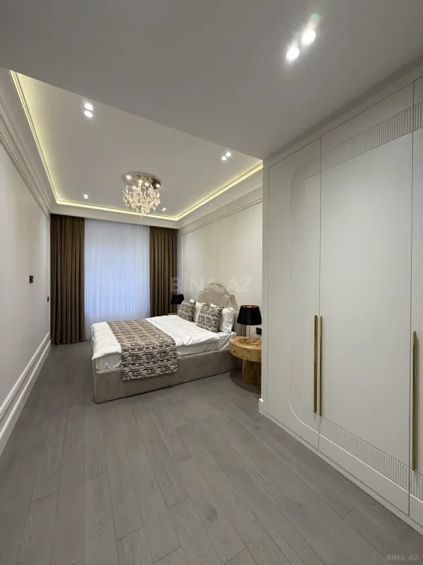 Satılır 4 otaqlı mənzil 140 m²