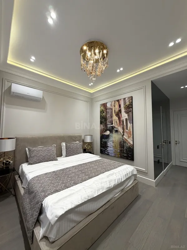 Satılır 4 otaqlı mənzil 140 m²