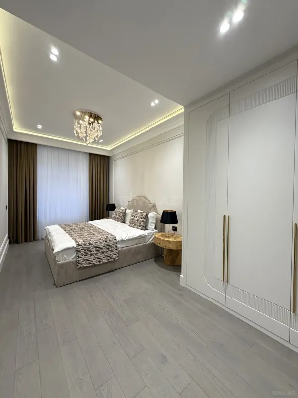 Satılır 4 otaqlı mənzil 140 m²