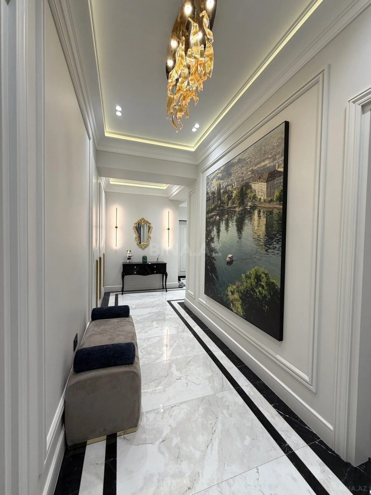 Satılır 4 otaqlı mənzil 140 m²