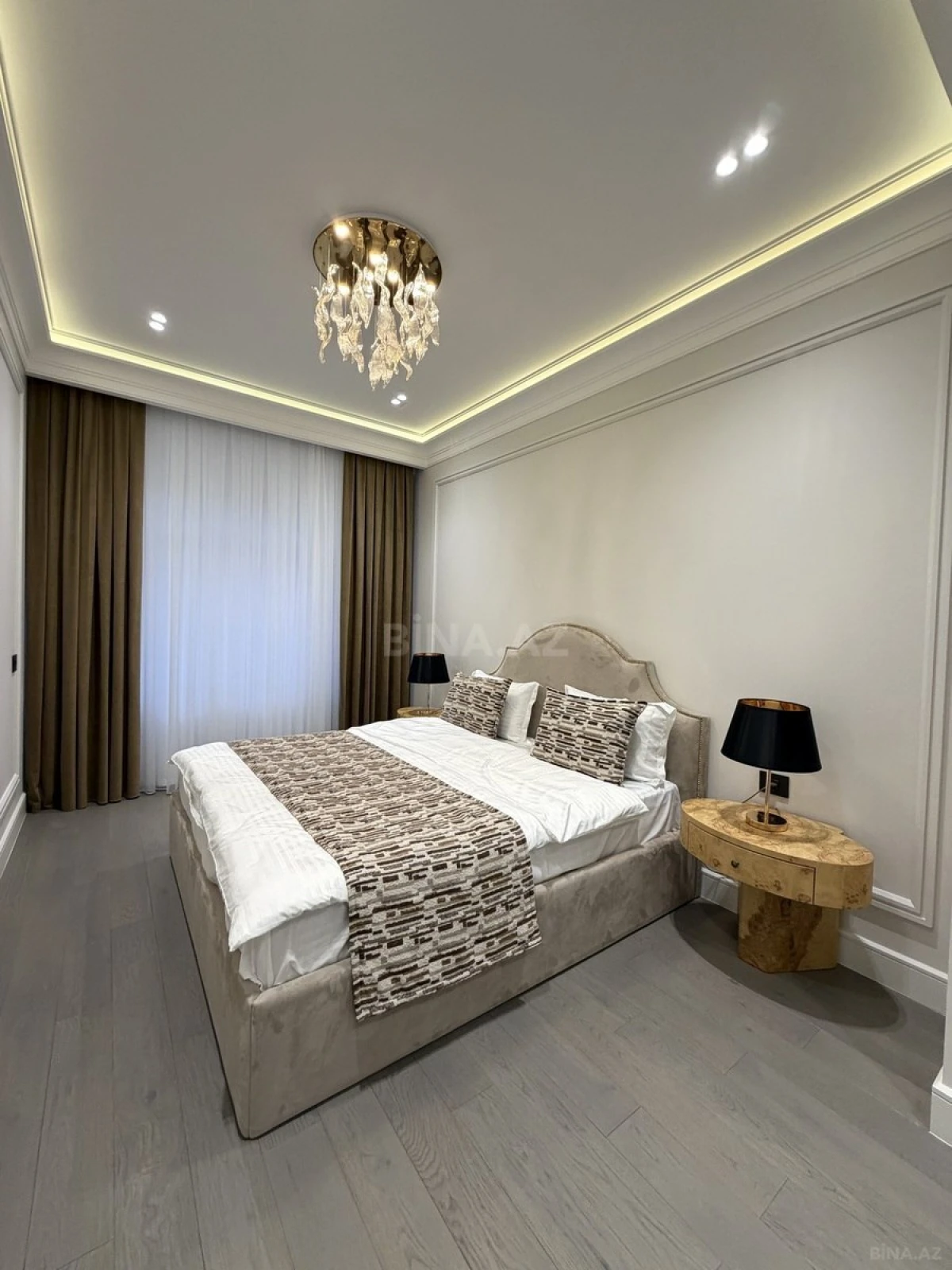 Satılır 4 otaqlı mənzil 140 m²