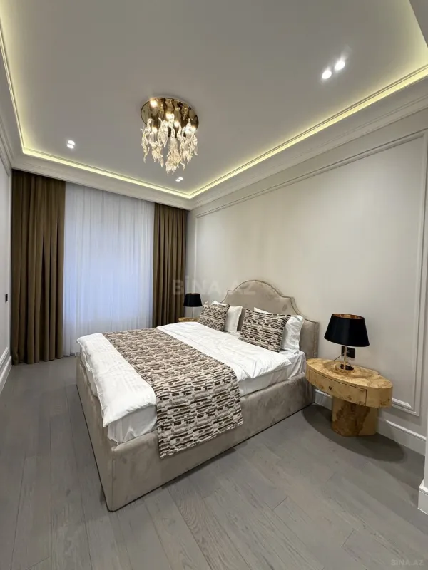 Satılır 4 otaqlı mənzil 140 m²