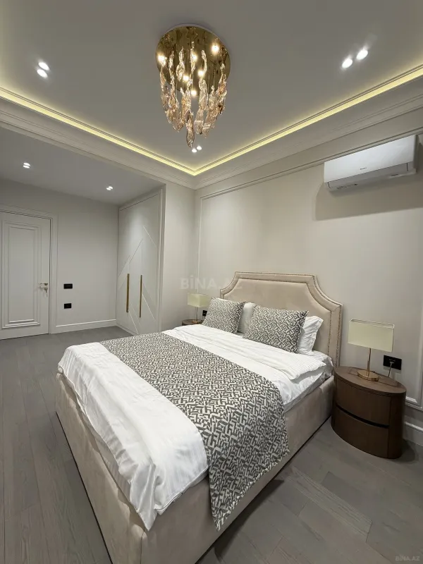 Satılır 4 otaqlı mənzil 140 m²
