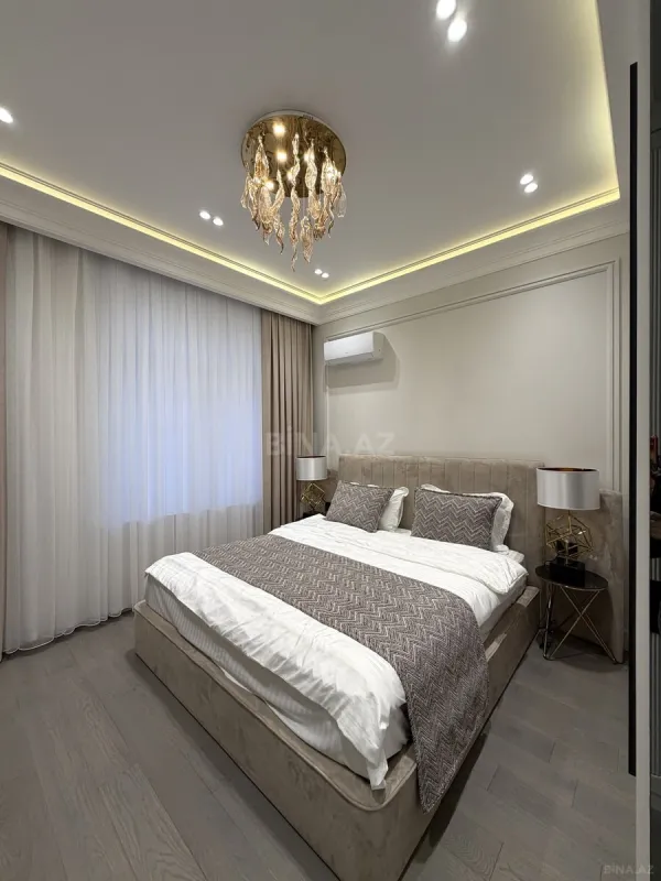 Satılır 4 otaqlı mənzil 140 m²