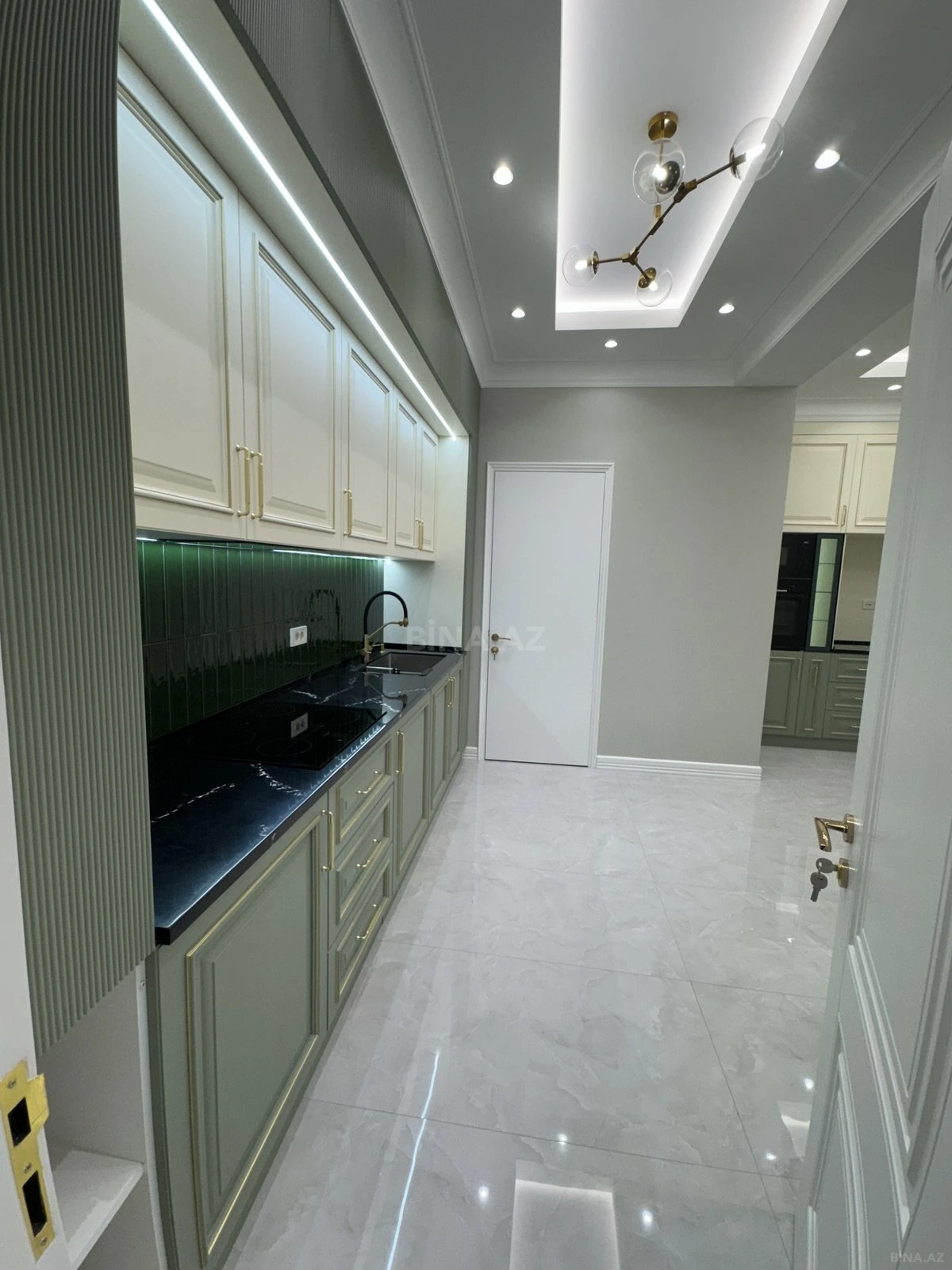 Satılır 4 otaqlı mənzil 170 m²