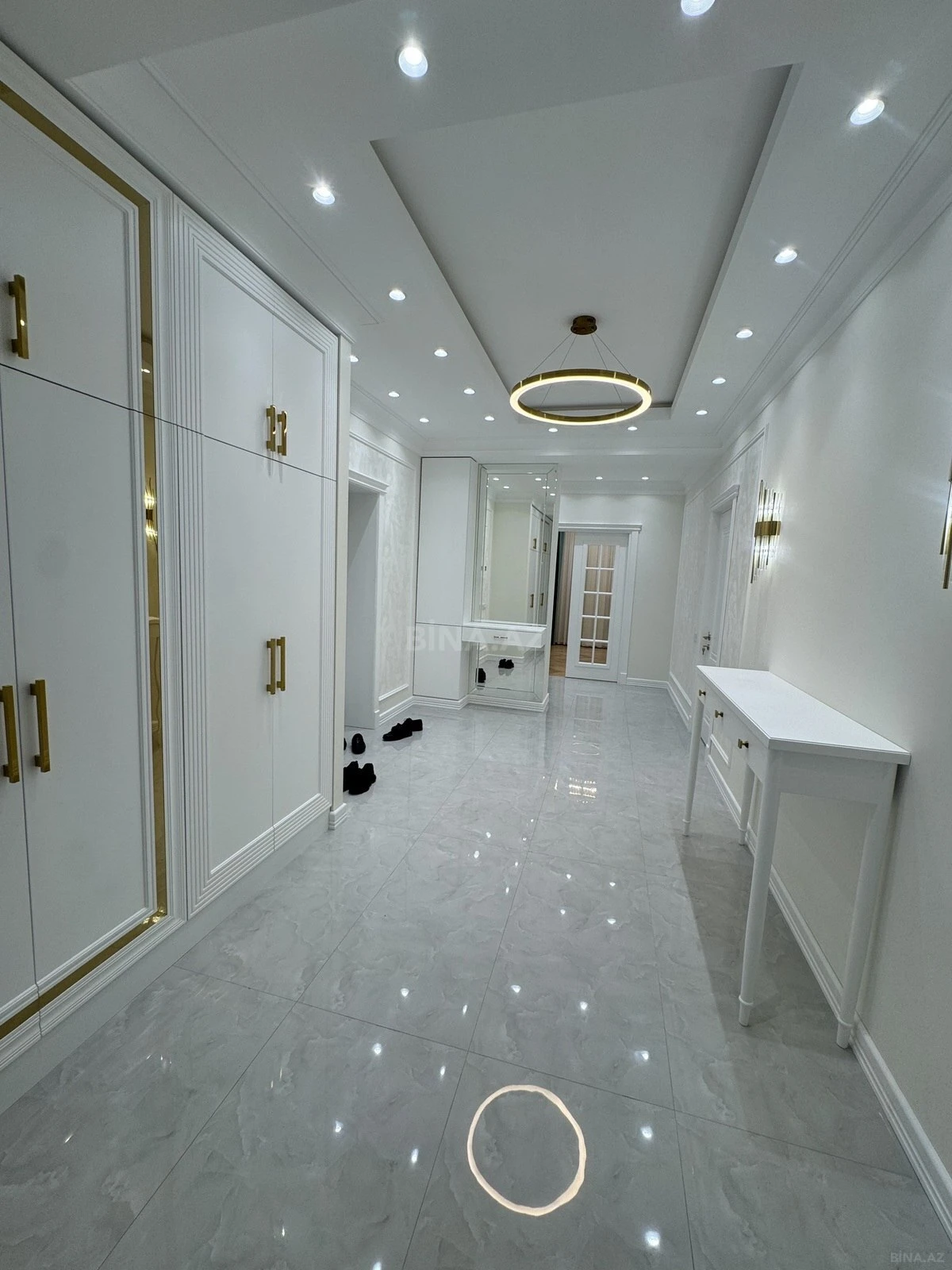 Satılır 4 otaqlı mənzil 170 m²