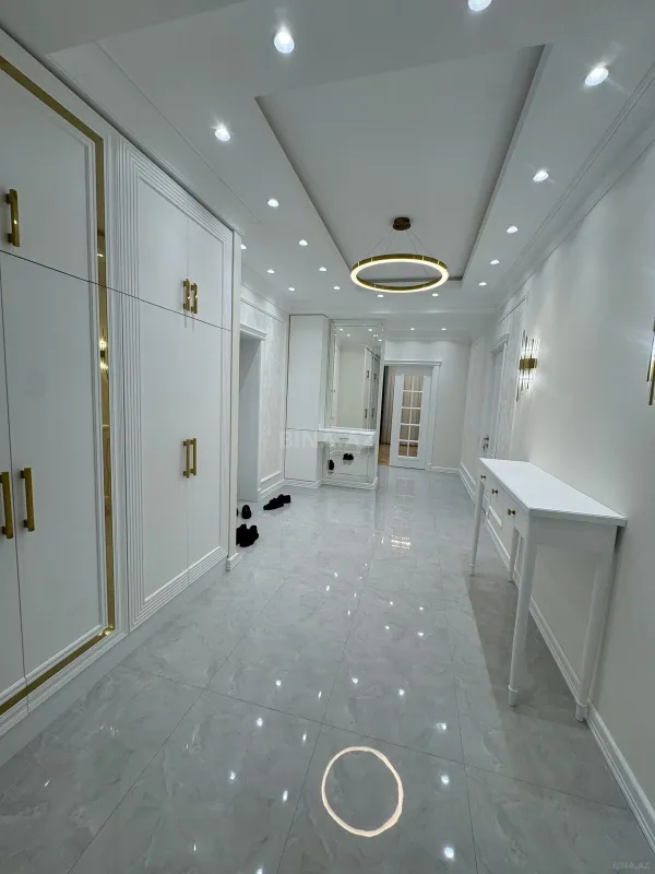 Satılır 4 otaqlı mənzil 170 m²
