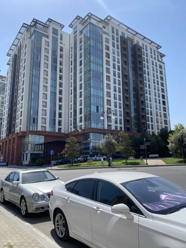 Satılır 4 otaqlı mənzil 170 m²