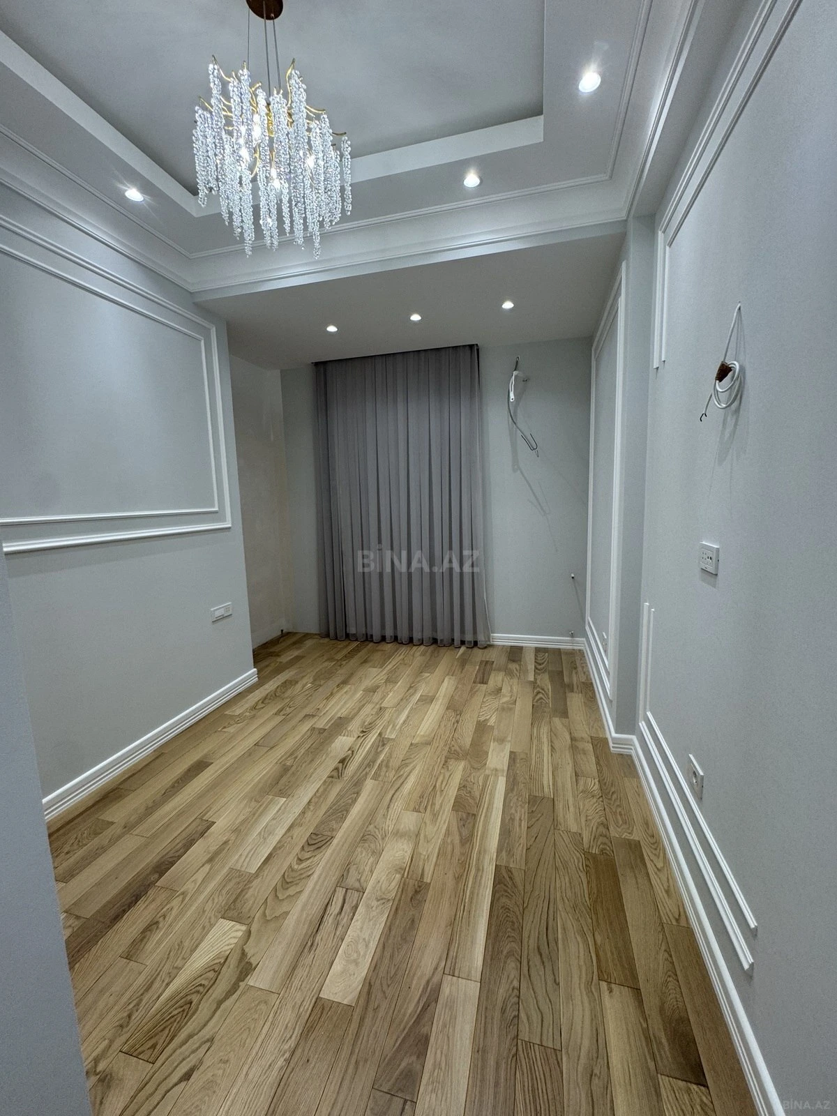 Satılır 4 otaqlı mənzil 170 m²
