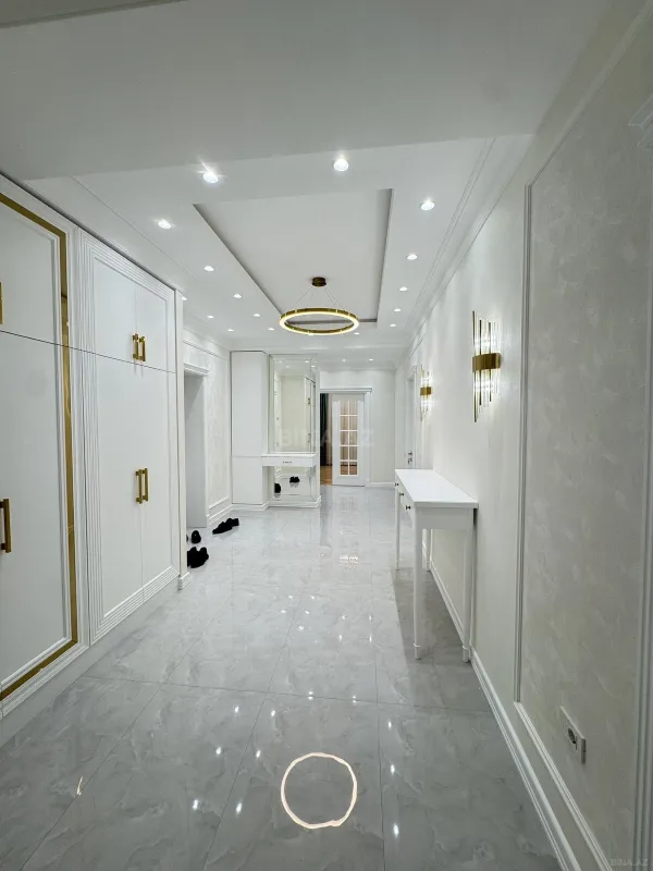 Satılır 4 otaqlı mənzil 170 m²