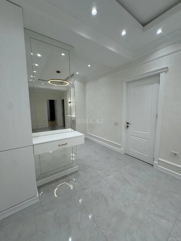 Satılır 4 otaqlı mənzil 170 m²