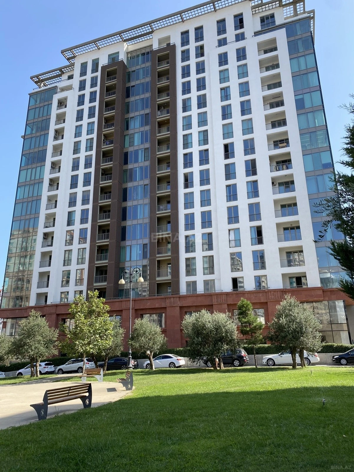 Satılır 4 otaqlı mənzil 170 m²