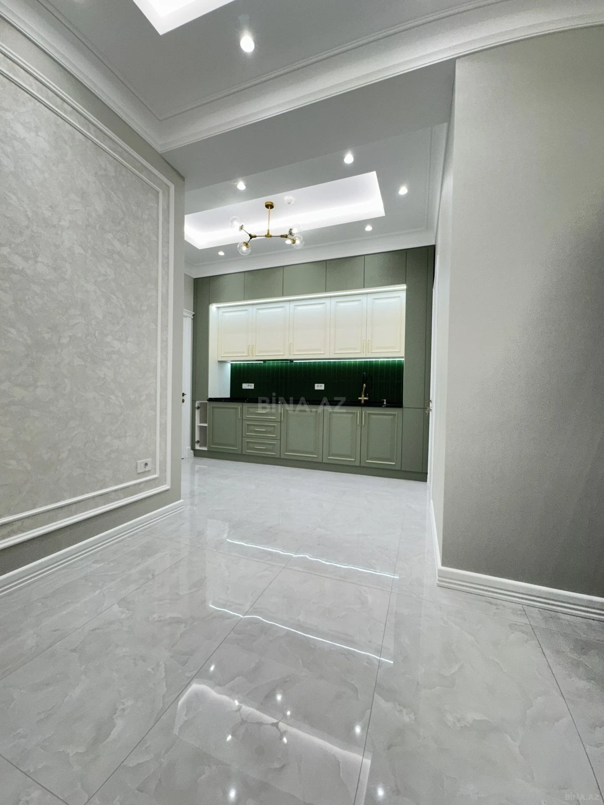 Satılır 4 otaqlı mənzil 170 m²