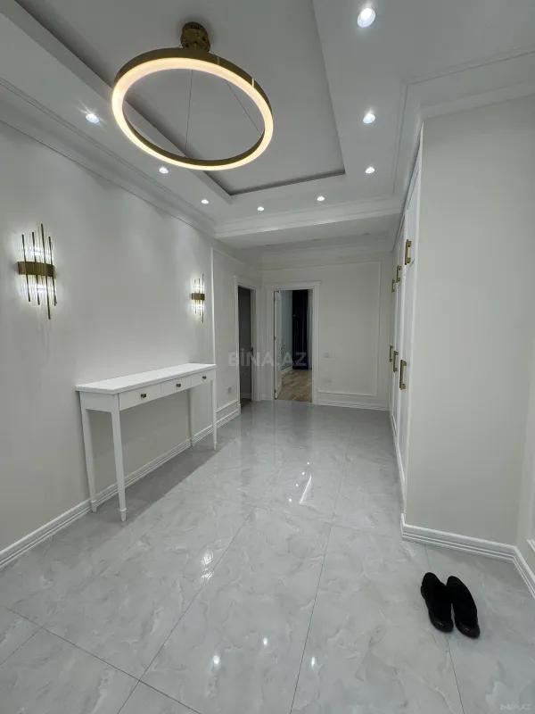 Satılır 4 otaqlı mənzil 170 m²