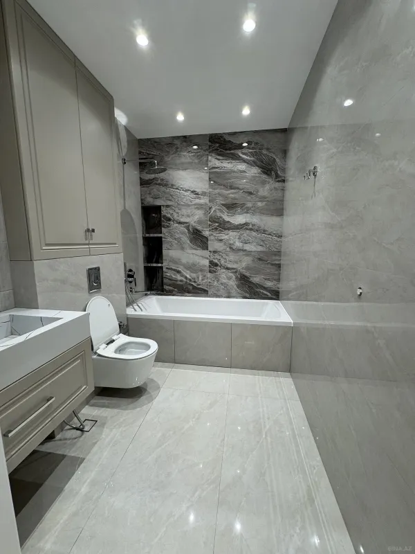 Satılır 4 otaqlı mənzil 170 m²