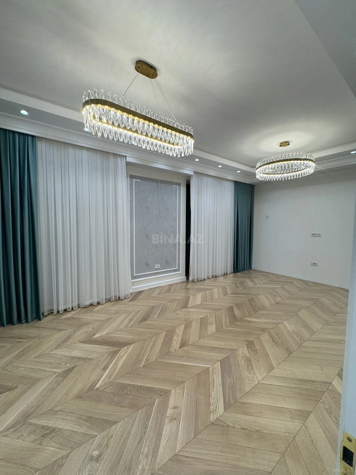 Satılır 4 otaqlı mənzil 170 m²