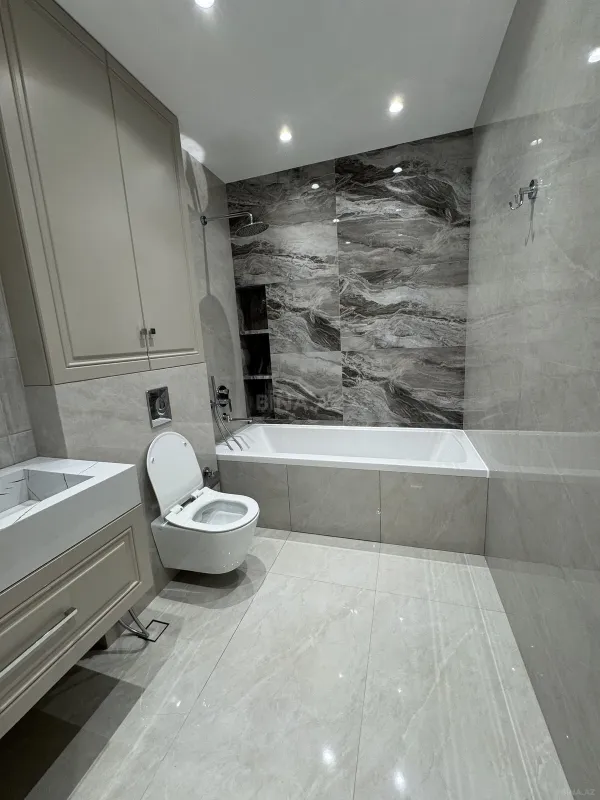 Satılır 4 otaqlı mənzil 170 m²