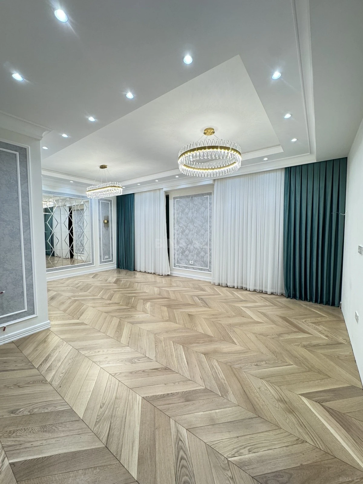 Satılır 4 otaqlı mənzil 170 m²