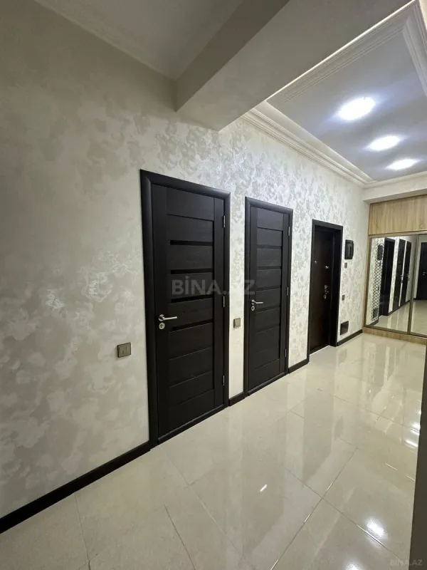 Satılır 3 otaqlı mənzil 122 m²