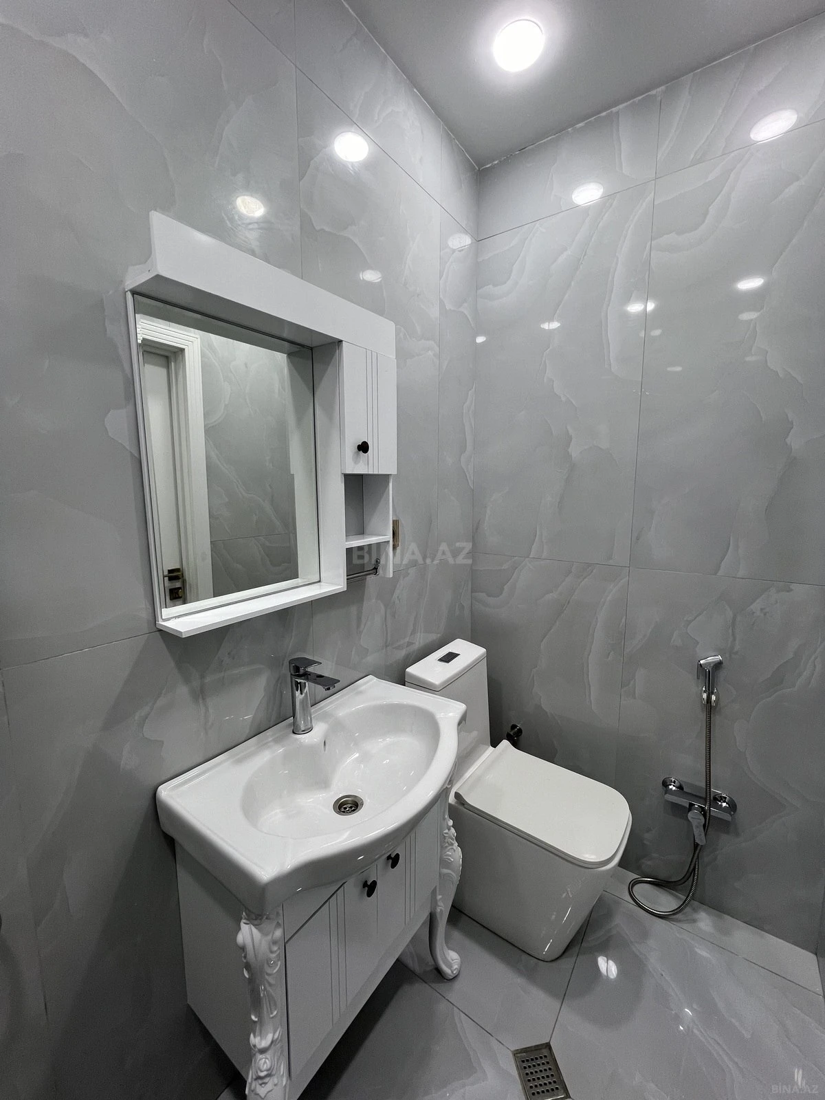 Satılır 2 otaqlı mənzil 59 m²