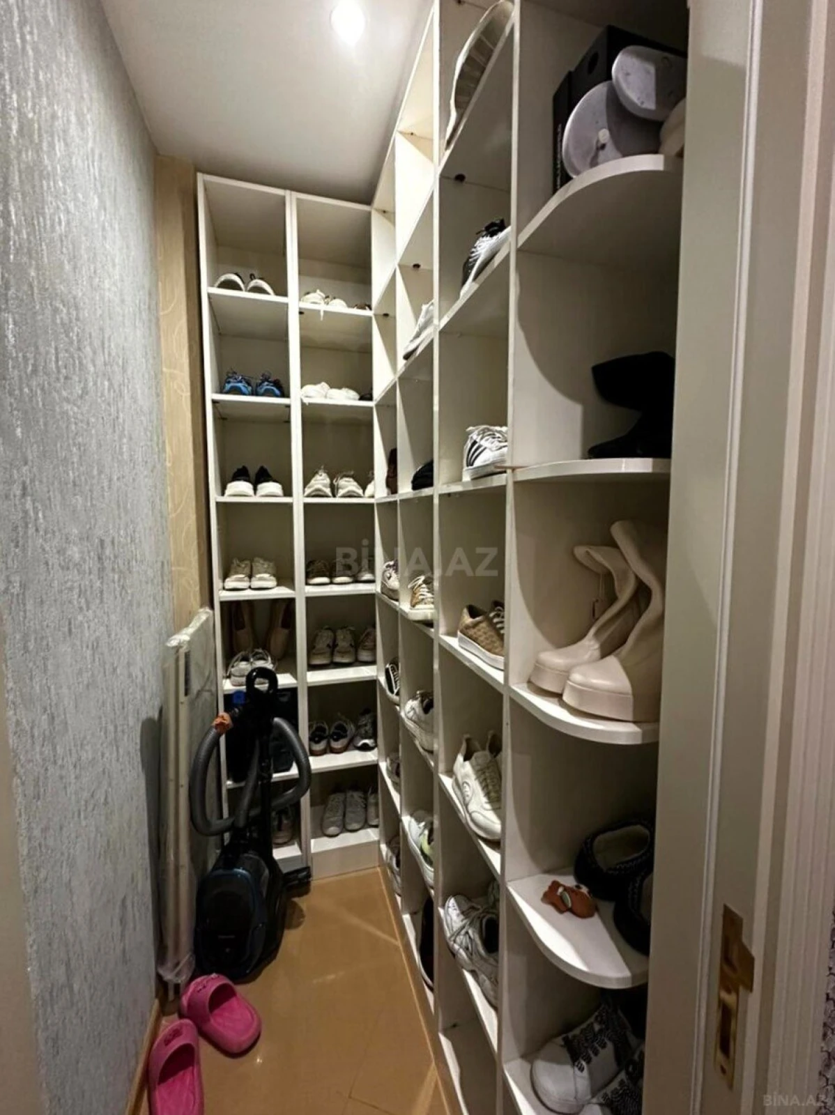 Satılır 3 otaqlı mənzil 150 m²