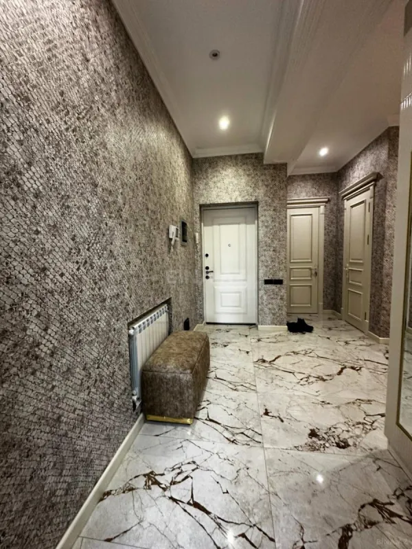 Satılır 3 otaqlı mənzil 150 m²