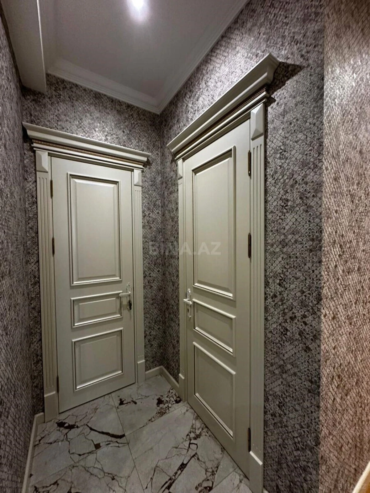 Satılır 3 otaqlı mənzil 150 m²