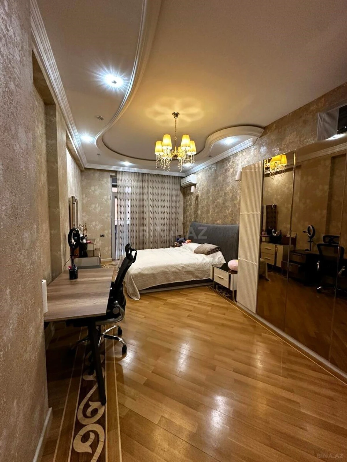 Satılır 3 otaqlı mənzil 150 m²