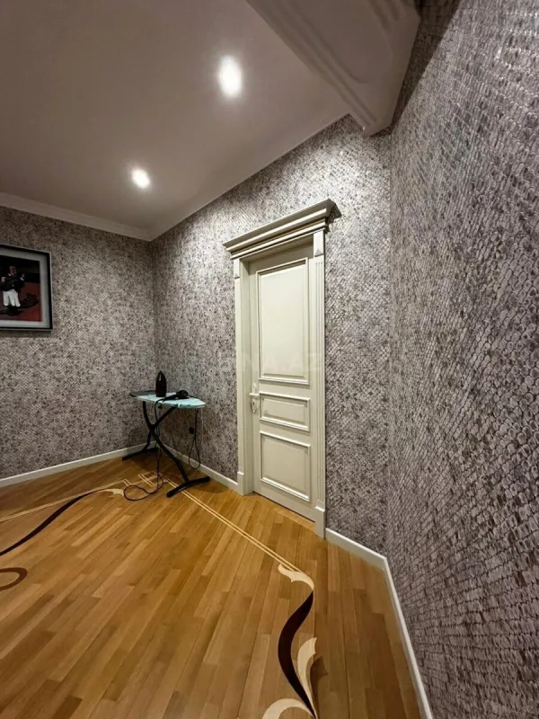 Satılır 3 otaqlı mənzil 150 m²