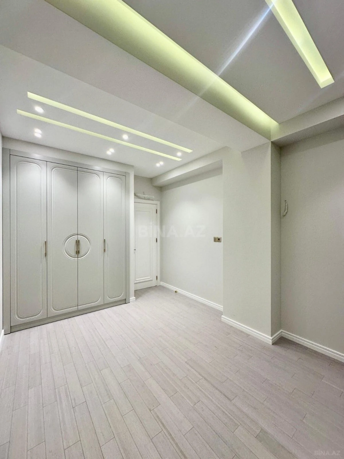 Satılır 3 otaqlı mənzil 129 m²