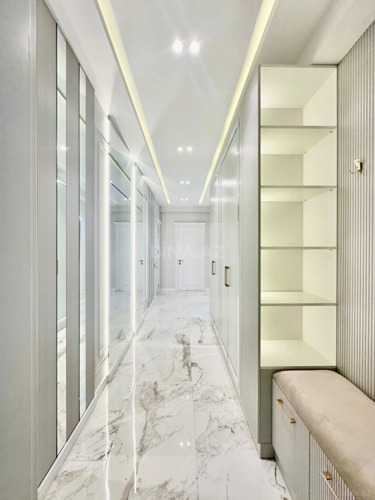 Satılır 3 otaqlı mənzil 129 m²