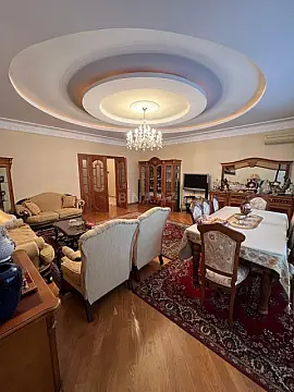 Satılır 3 otaqlı mənzil 167 m²
