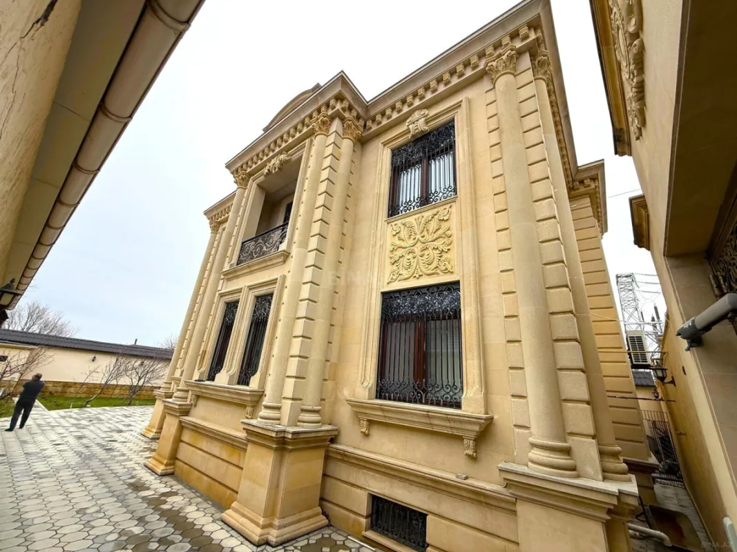 Satılır 8 otaqlı həyət evi 550 m²