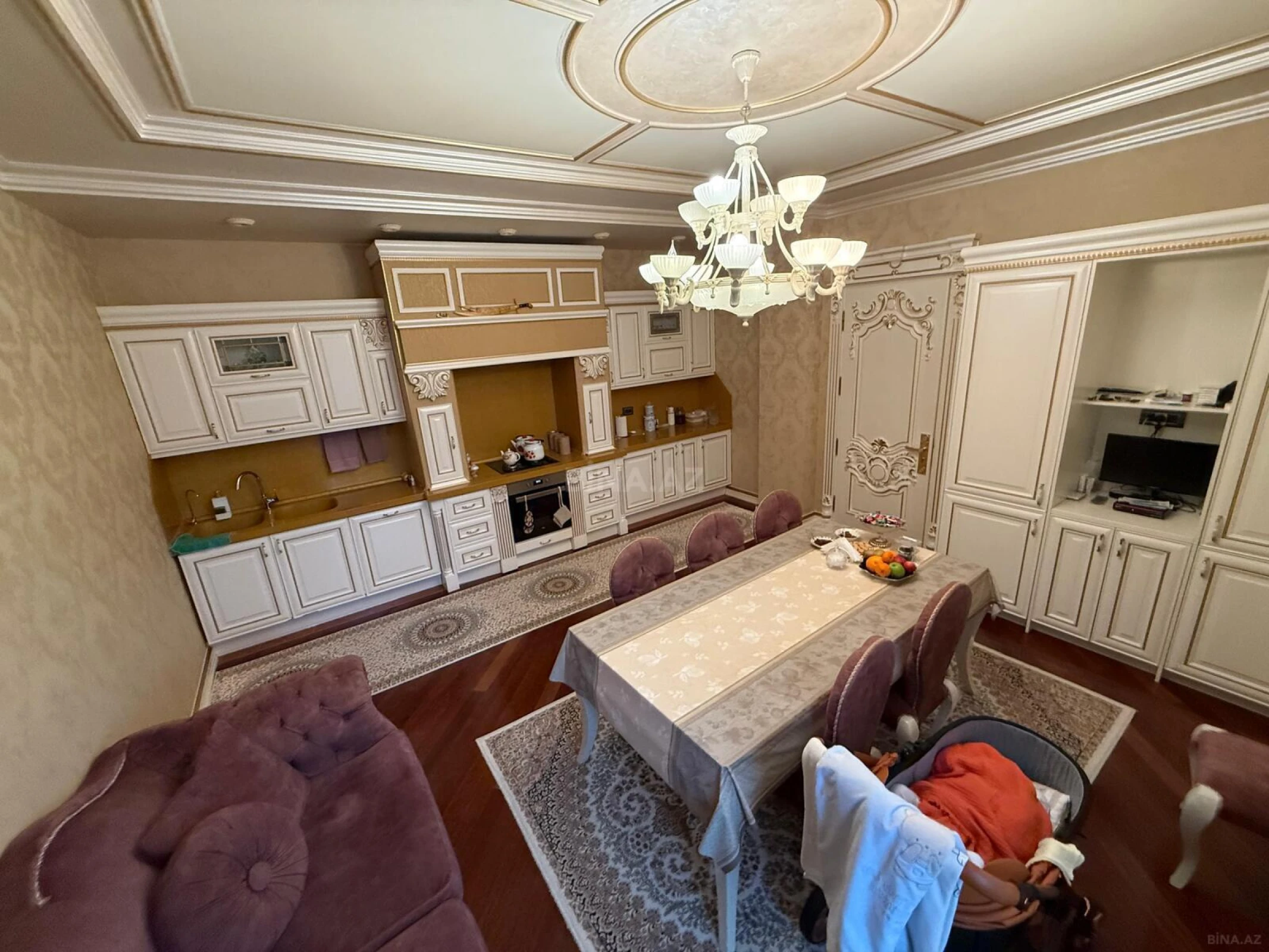 Satılır 8 otaqlı həyət evi 550 m²