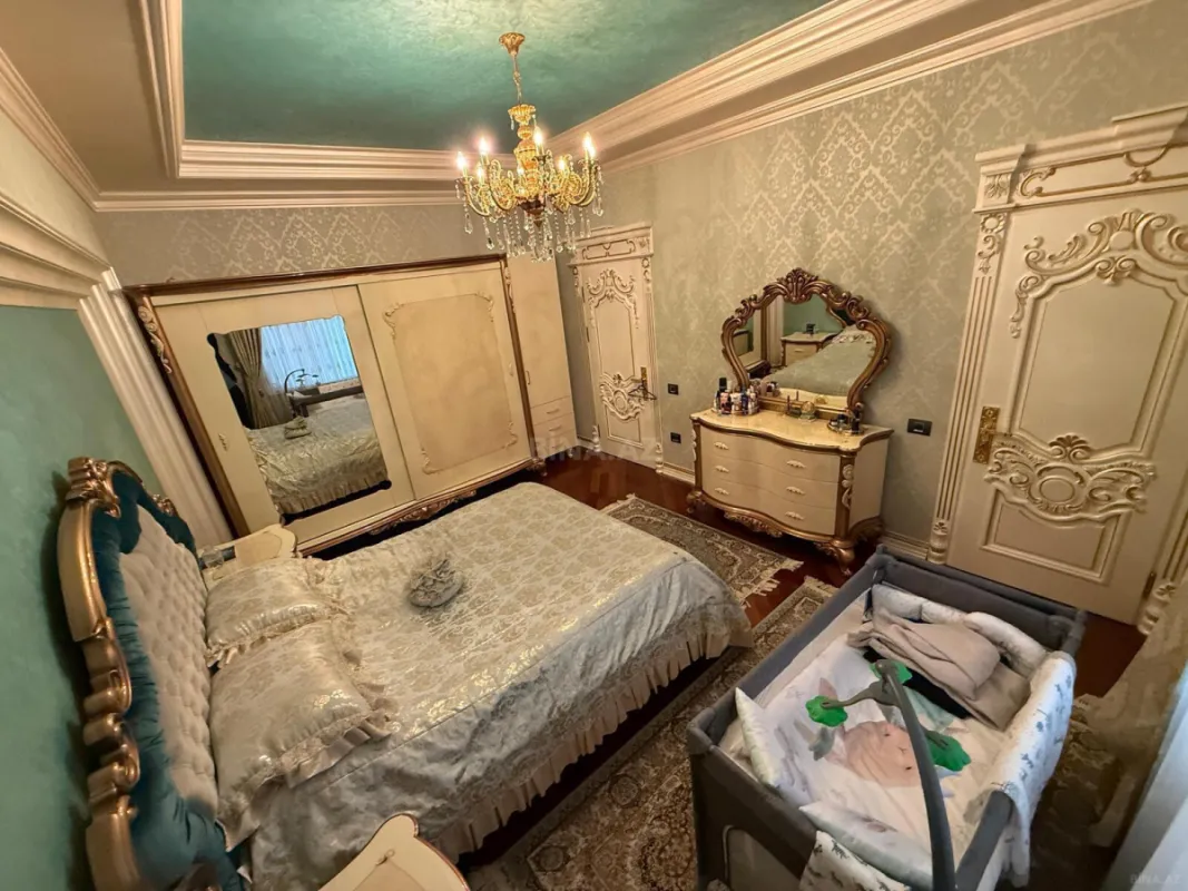 Satılır 8 otaqlı həyət evi 550 m²