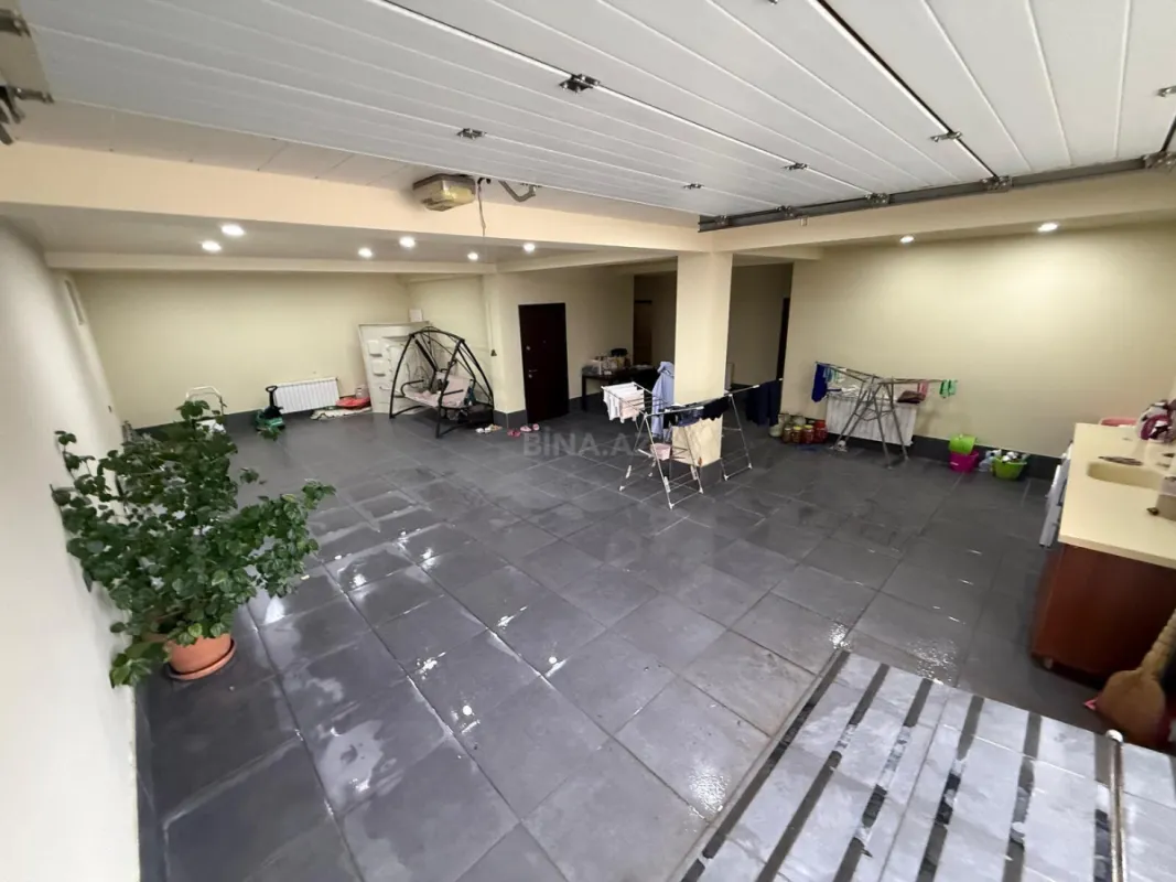 Satılır 8 otaqlı həyət evi 550 m²