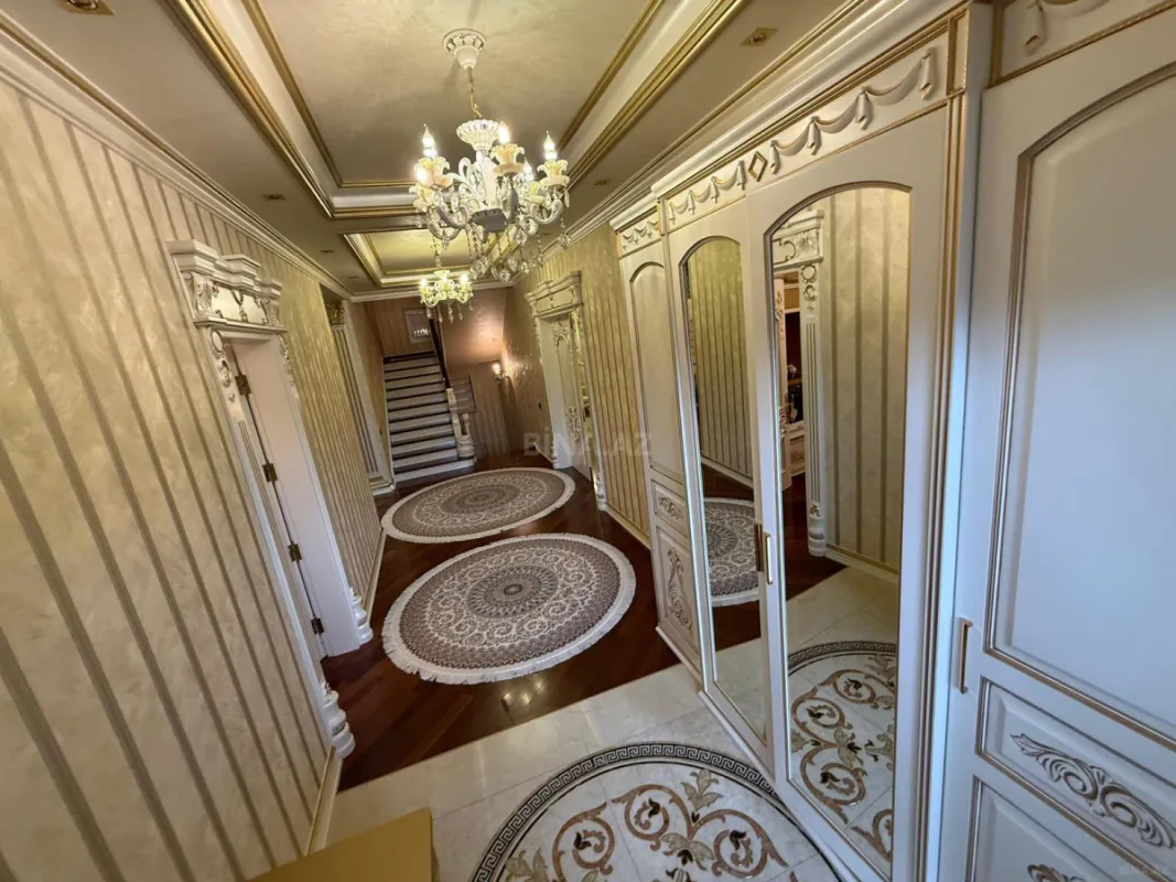 Satılır 8 otaqlı həyət evi 550 m²