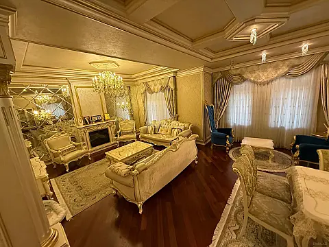 Satılır 8 otaqlı həyət evi 550 m²