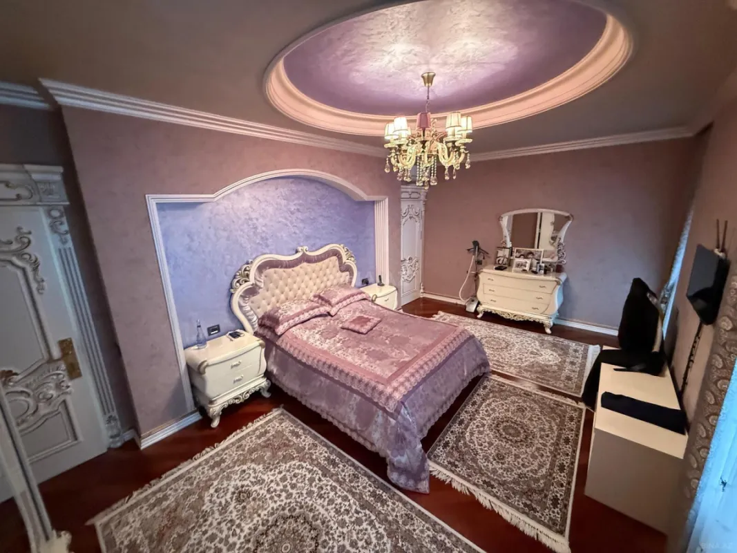Satılır 8 otaqlı həyət evi 550 m²