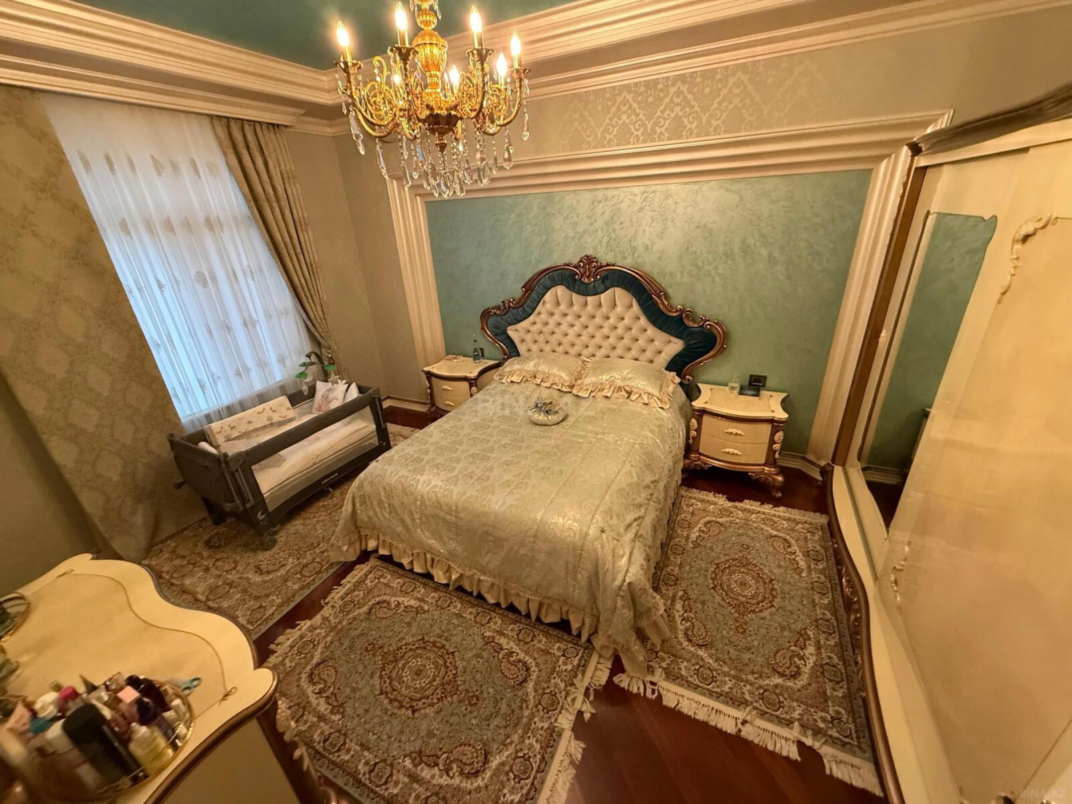 Satılır 8 otaqlı həyət evi 550 m²