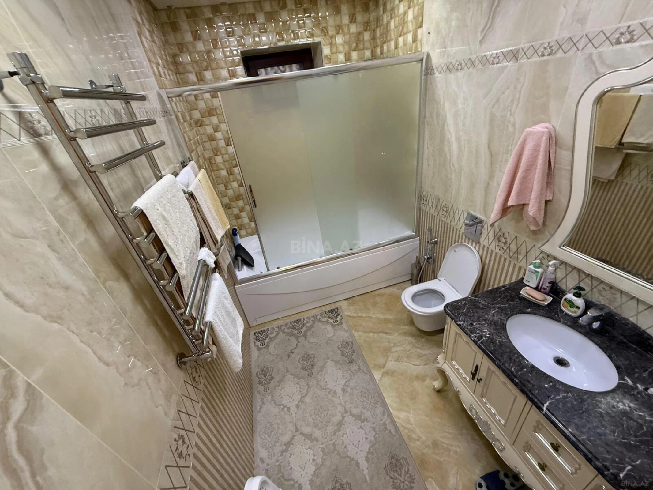 Satılır 8 otaqlı həyət evi 550 m²