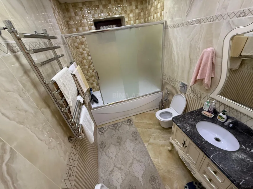 Satılır 8 otaqlı həyət evi 550 m²