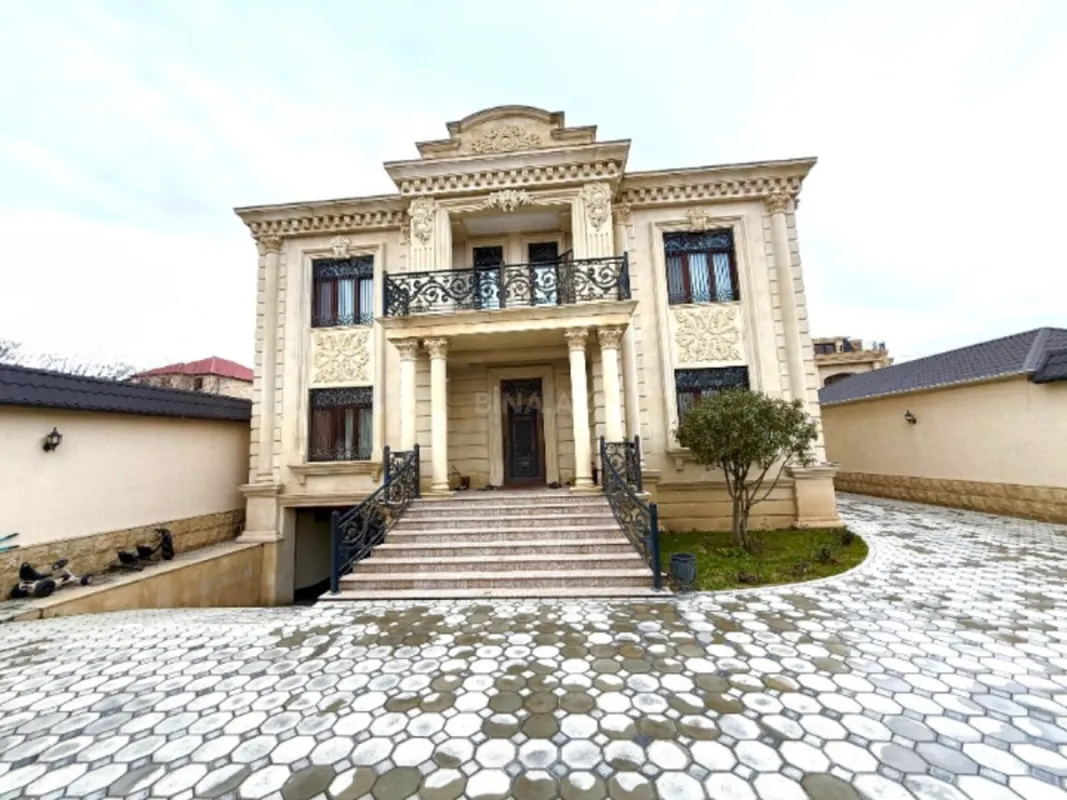 Satılır 8 otaqlı həyət evi 550 m²