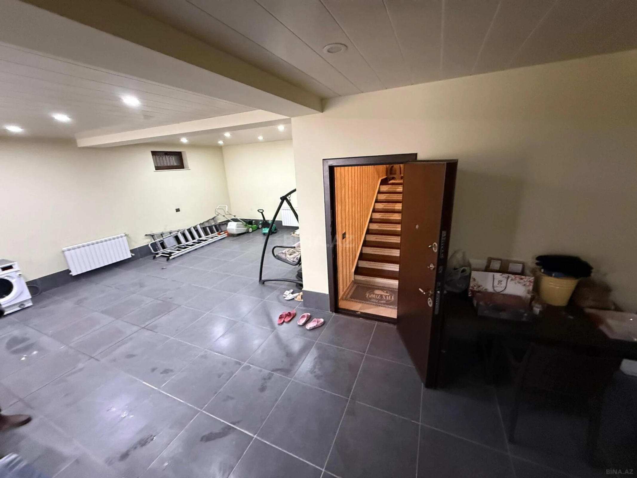 Satılır 8 otaqlı həyət evi 550 m²