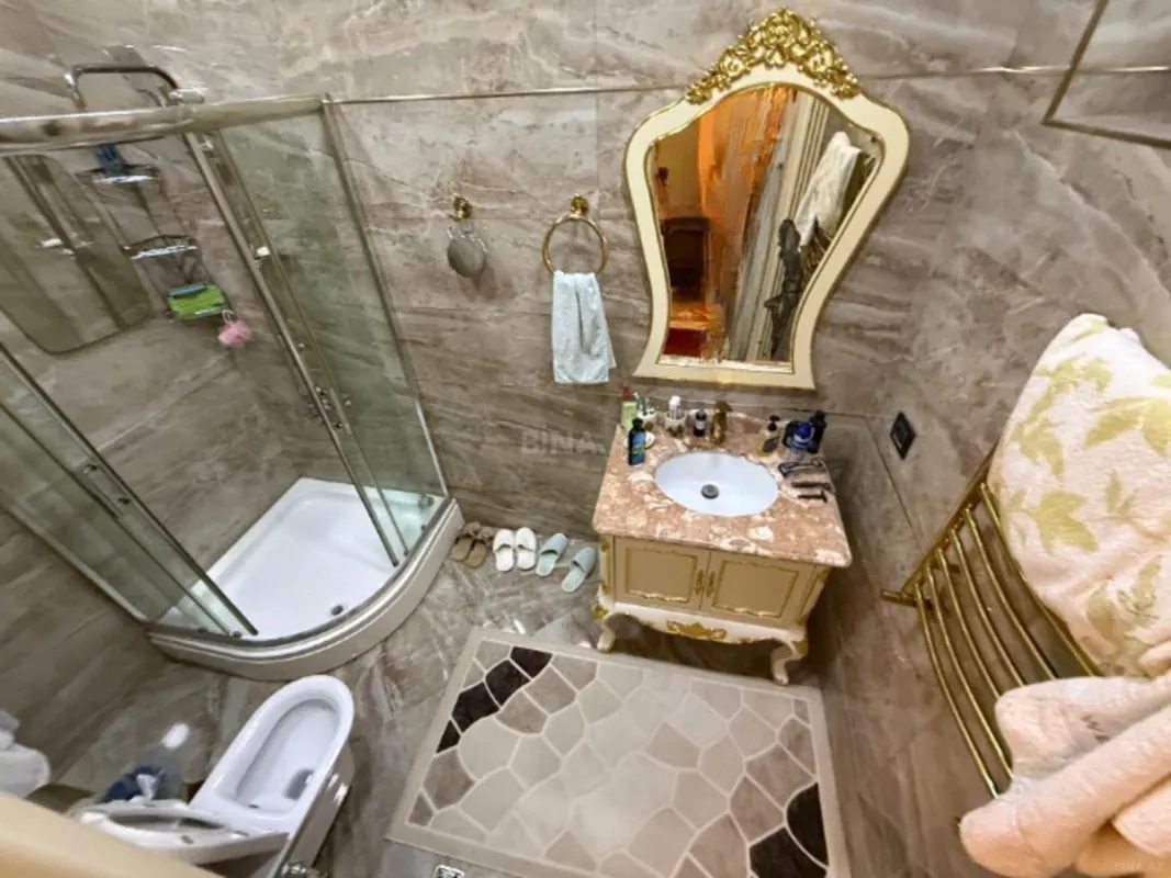 Satılır 8 otaqlı həyət evi 550 m²