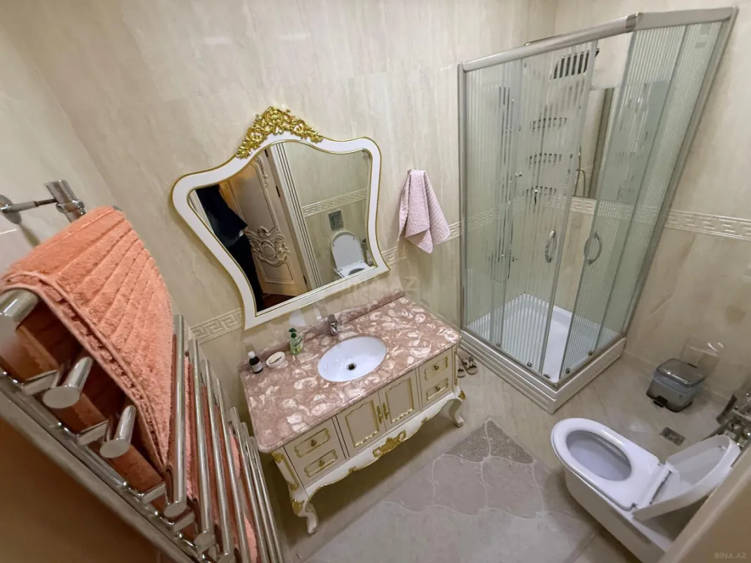 Satılır 8 otaqlı həyət evi 550 m²