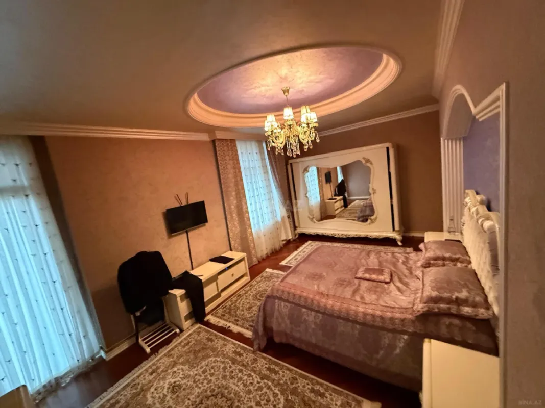 Satılır 8 otaqlı həyət evi 550 m²