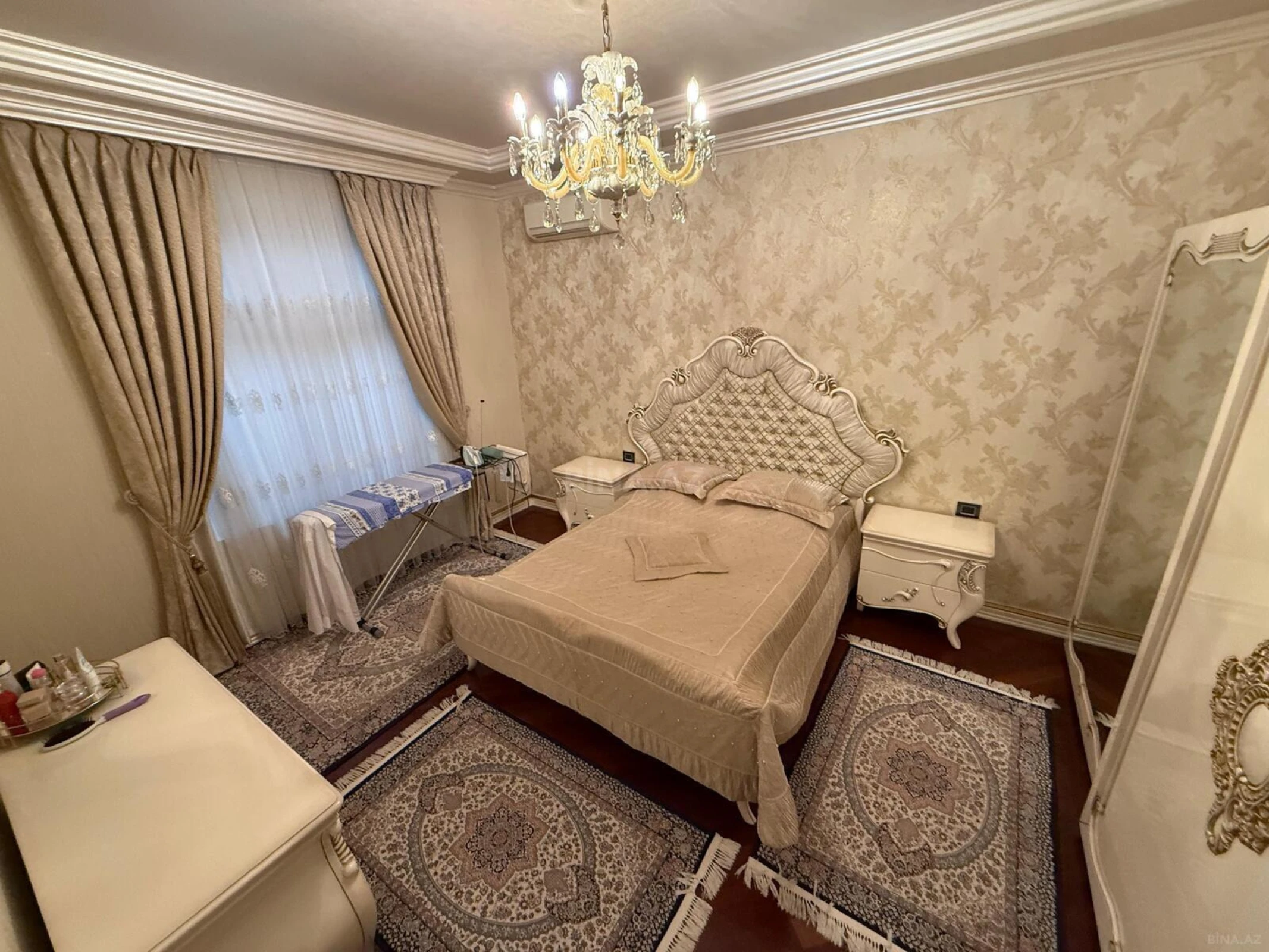 Satılır 8 otaqlı həyət evi 550 m²